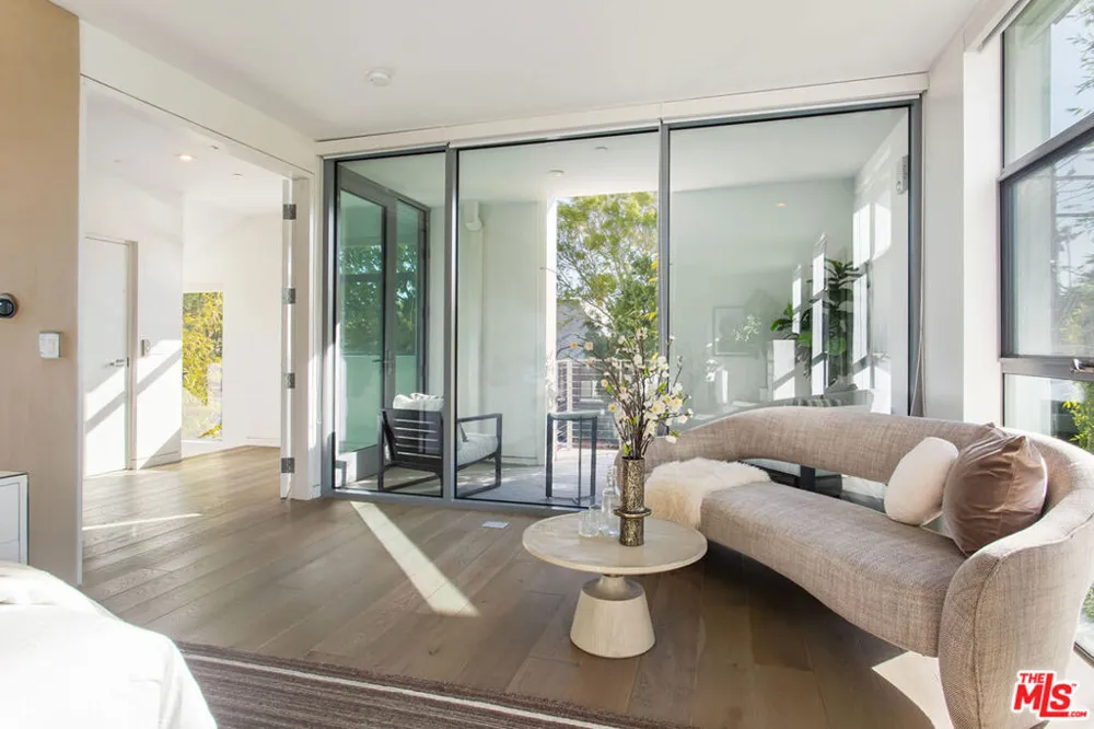 8600 Wilshire Boulevard #TH2 Beverly Hills, CA 90211