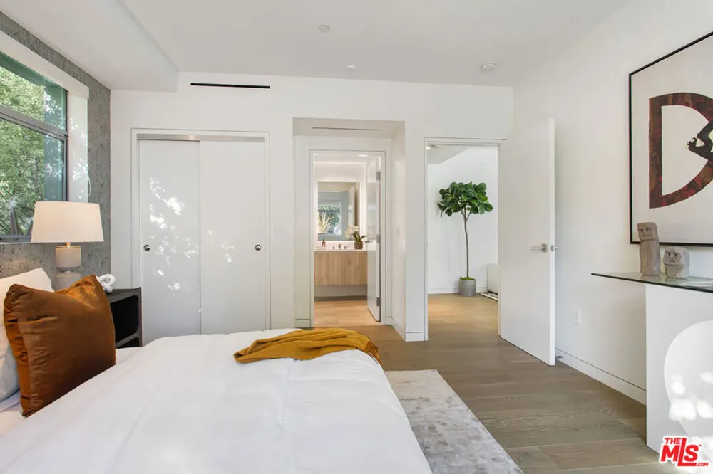 8600 Wilshire Boulevard #TH2 Beverly Hills, CA 90211