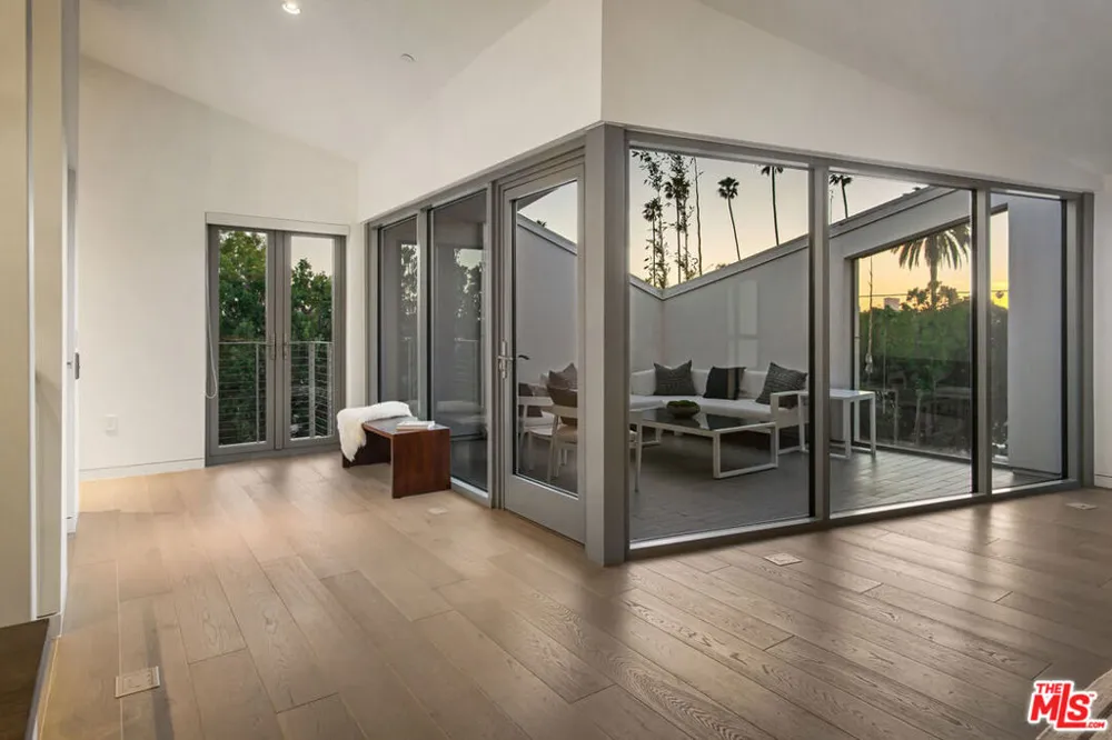 8600 Wilshire Boulevard #TH2 Beverly Hills, CA 90211