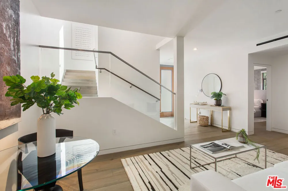 8600 Wilshire Boulevard #TH2 Beverly Hills, CA 90211