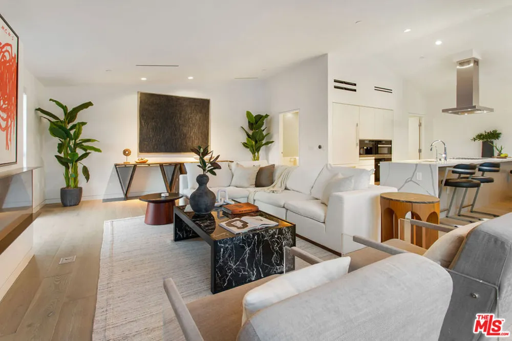 8600 Wilshire Boulevard #TH2 Beverly Hills, CA 90211