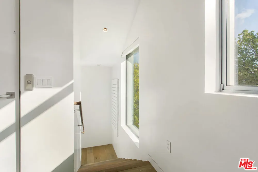 8600 Wilshire Boulevard #TH3 Beverly Hills, CA 90211