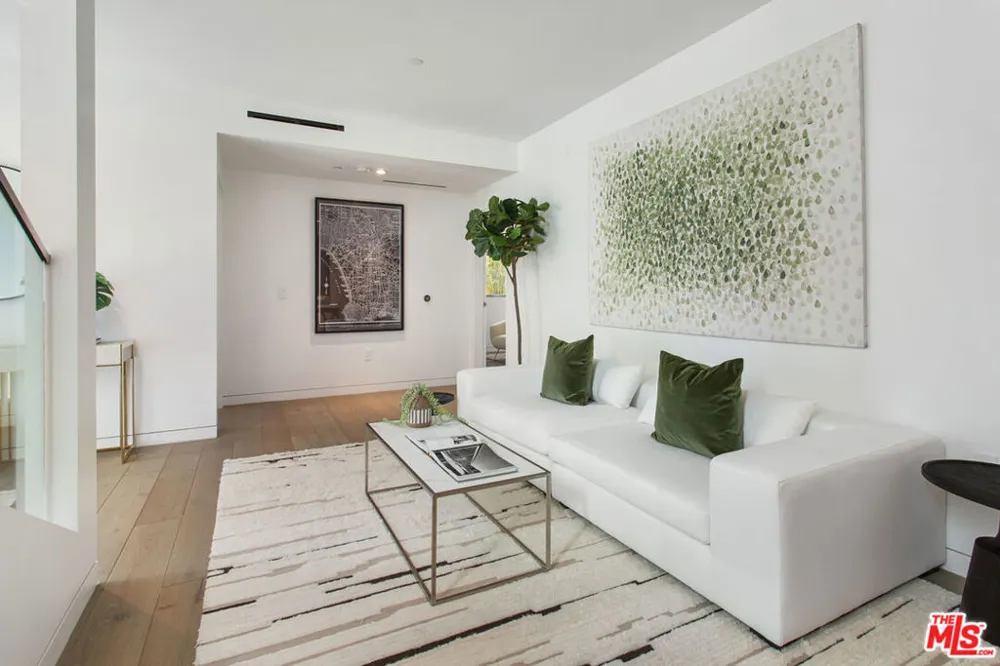 8600 Wilshire Boulevard #TH3 Beverly Hills, CA 90211