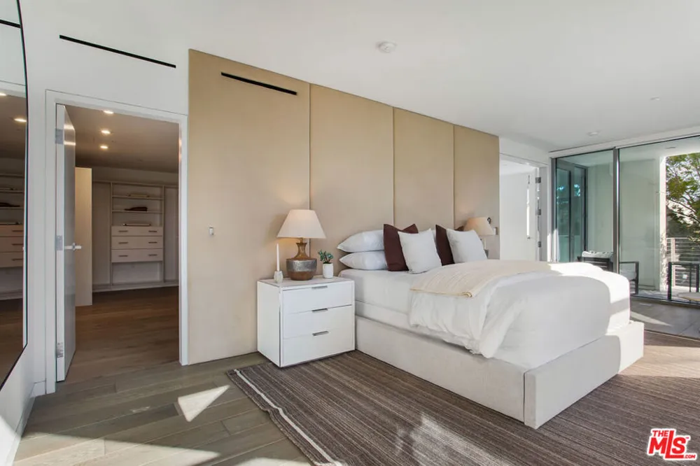 8600 Wilshire Boulevard #TH3 Beverly Hills, CA 90211