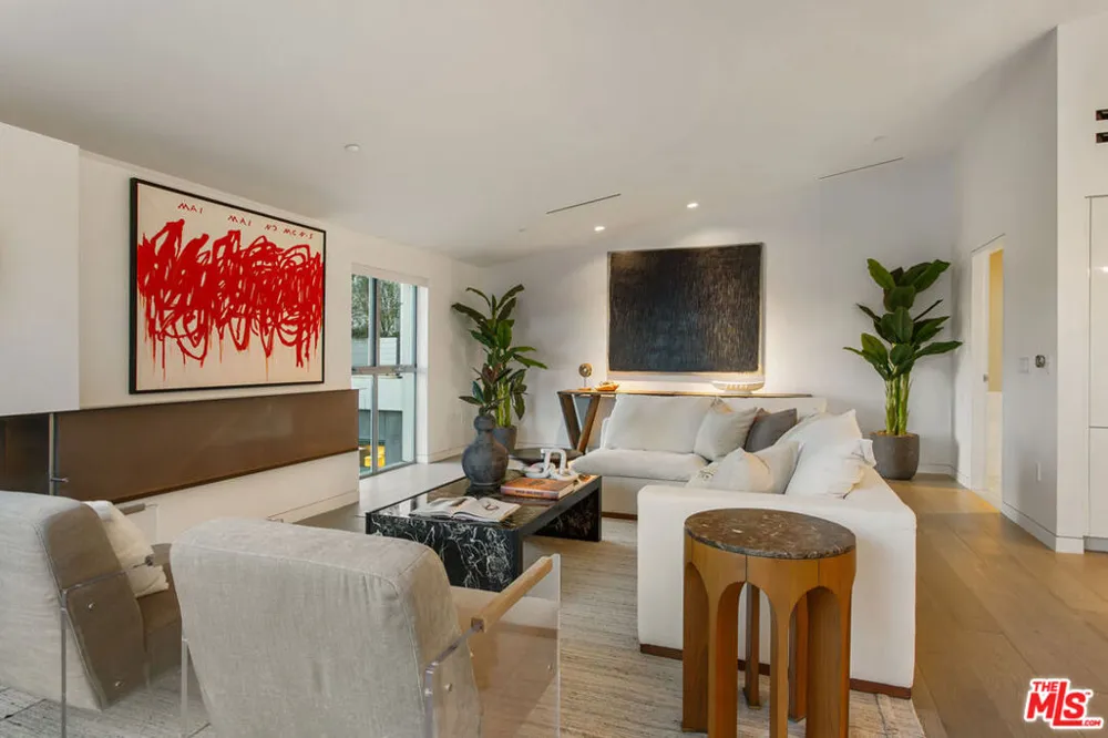 8600 Wilshire Boulevard #TH3 Beverly Hills, CA 90211