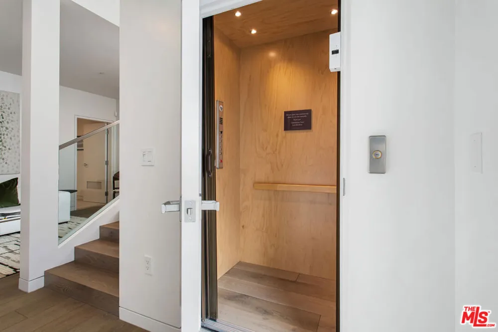 8600 Wilshire Boulevard #TH3 Beverly Hills, CA 90211