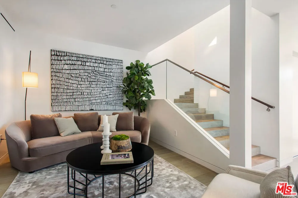 8600 Wilshire Boulevard #TH3 Beverly Hills, CA 90211