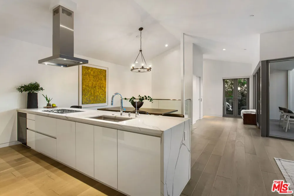 8600 Wilshire Boulevard #TH3 Beverly Hills, CA 90211