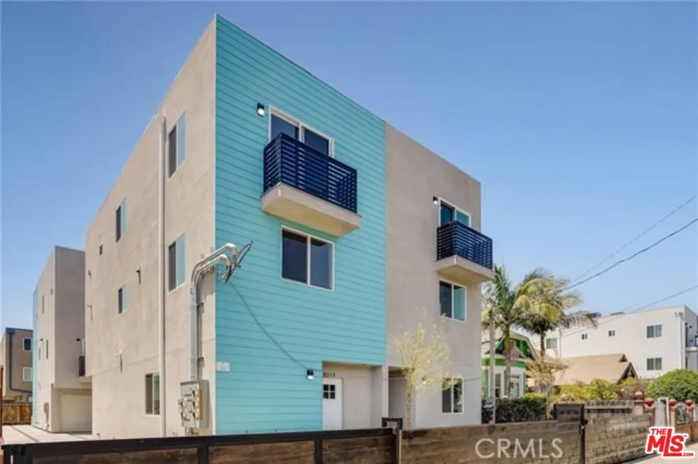 1821 S New England Street Los Angeles, CA 90006
