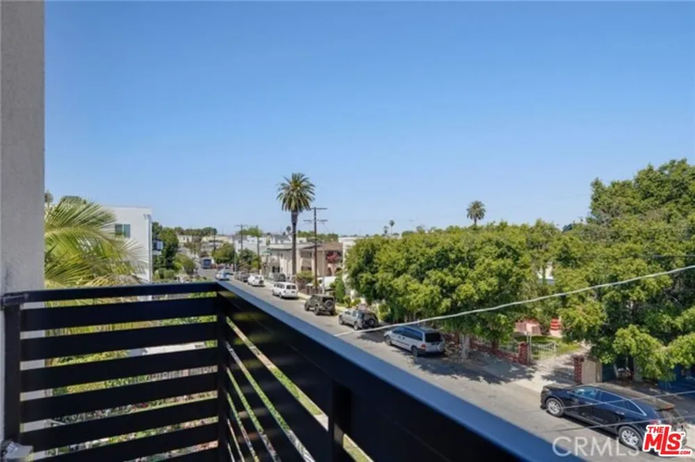 1821 S New England Street Los Angeles, CA 90006