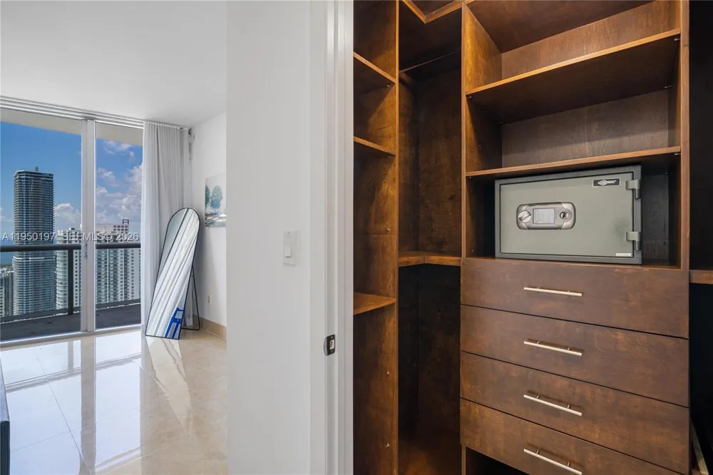 495 Brickell #5705 Miami, FL 33131