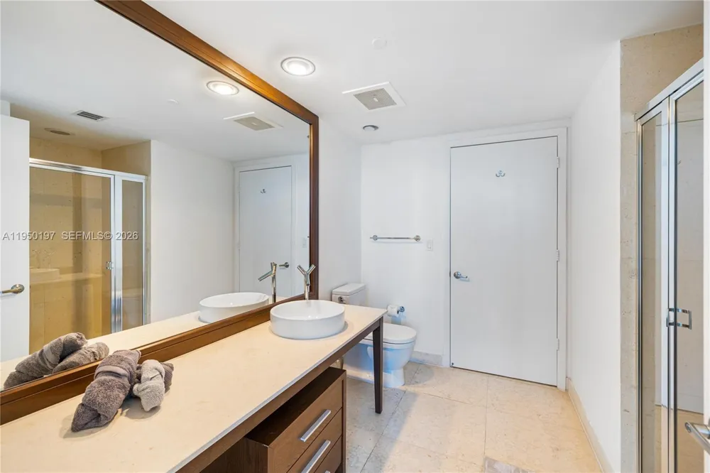 495 Brickell #5705 Miami, FL 33131