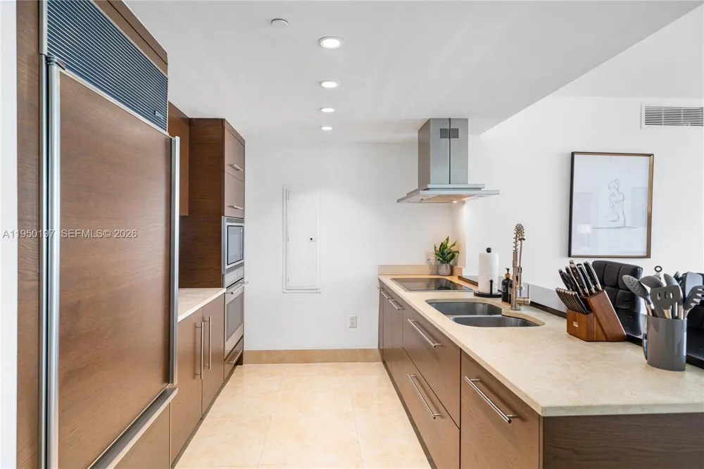495 Brickell #5705 Miami, FL 33131