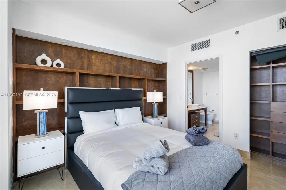 495 Brickell #5705 Miami, FL 33131