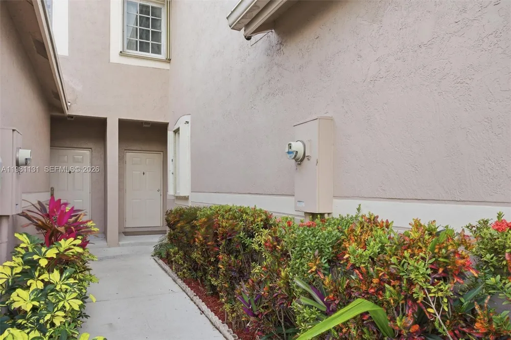 2066 Madeira Dr #2066 Weston, FL 33327
