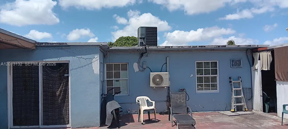 940 E 9th Pl Hialeah, FL 33010