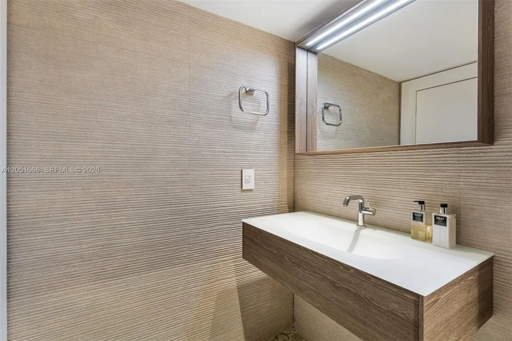 199 Ocean Lane Drive #801 Key Biscayne, FL 33149