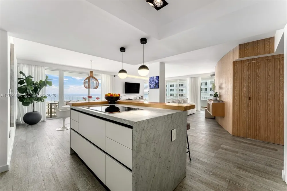 199 Ocean Lane Drive #801 Key Biscayne, FL 33149