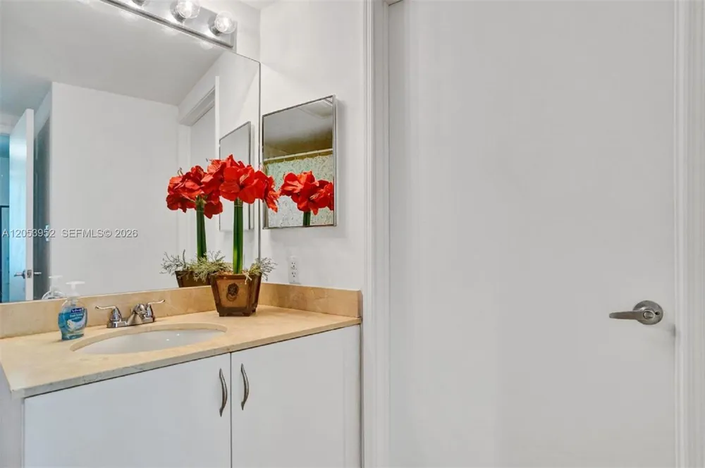 1750 Bayshore Dr #2911 Miami, FL 33132