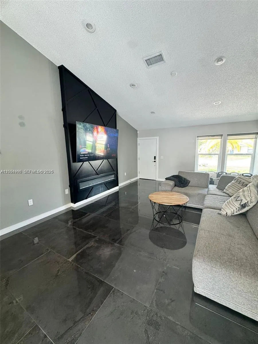 3415 55th Dr E Bradenton, FL 34203