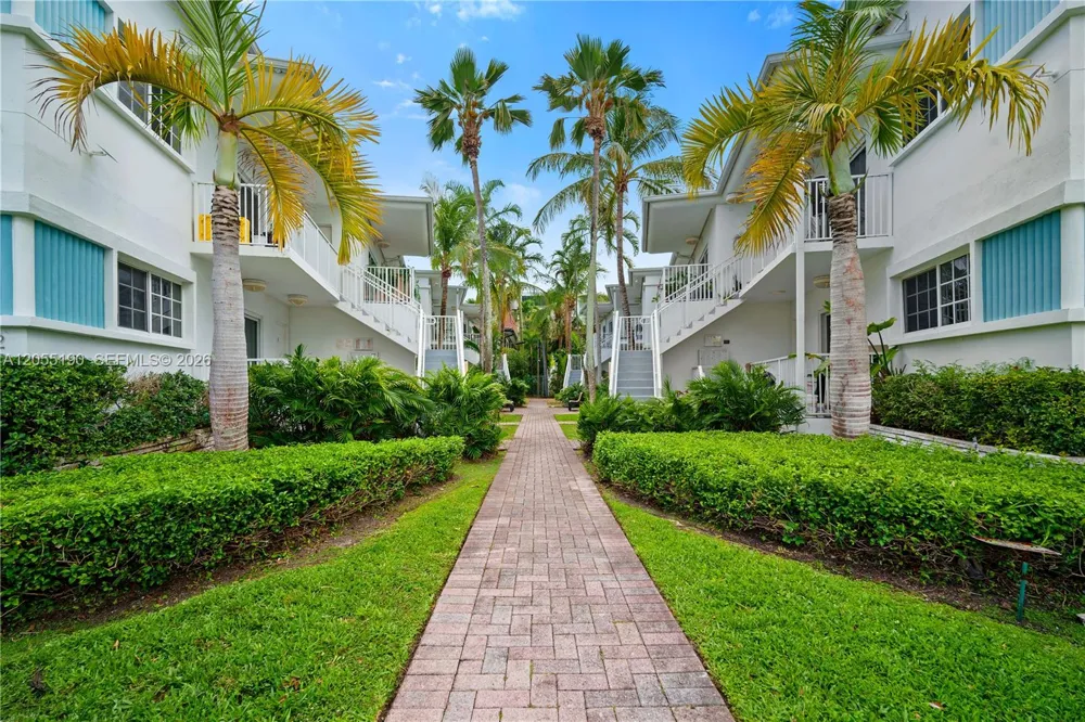 1160 103rd St #6 Bay Harbor Islands, FL 33154