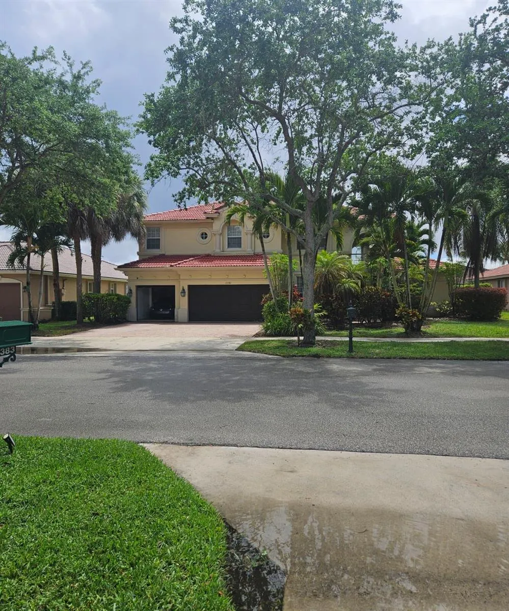 13382 Lakepointe Circle Cooper City, FL 33330