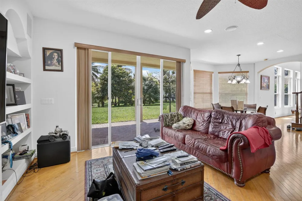 13382 Lakepointe Circle Cooper City, FL 33330