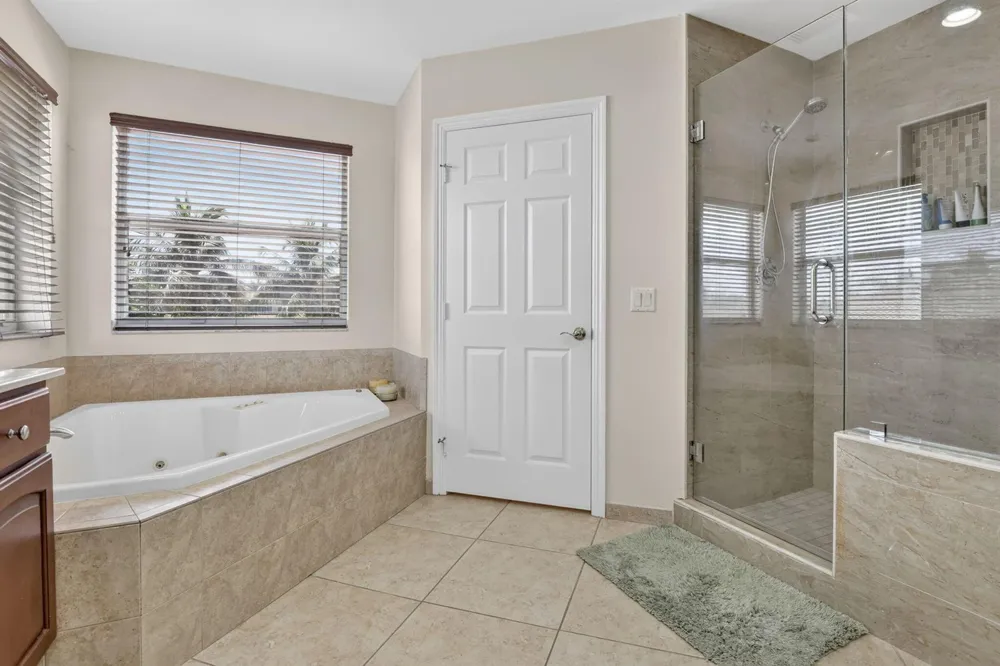 13382 Lakepointe Circle Cooper City, FL 33330