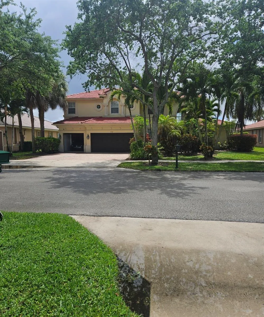 13382 Lakepointe Circle Cooper City, FL 33330