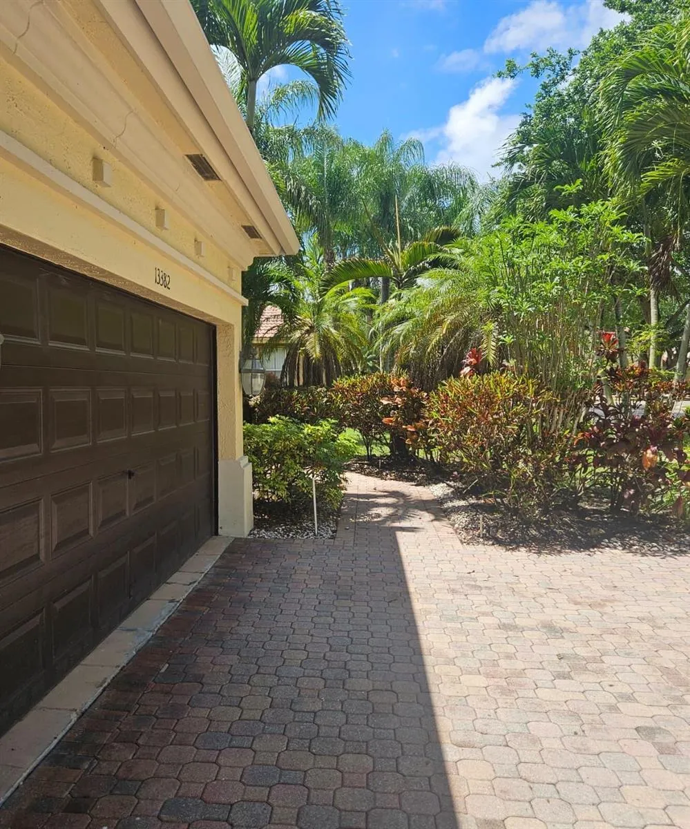 13382 Lakepointe Circle Cooper City, FL 33330
