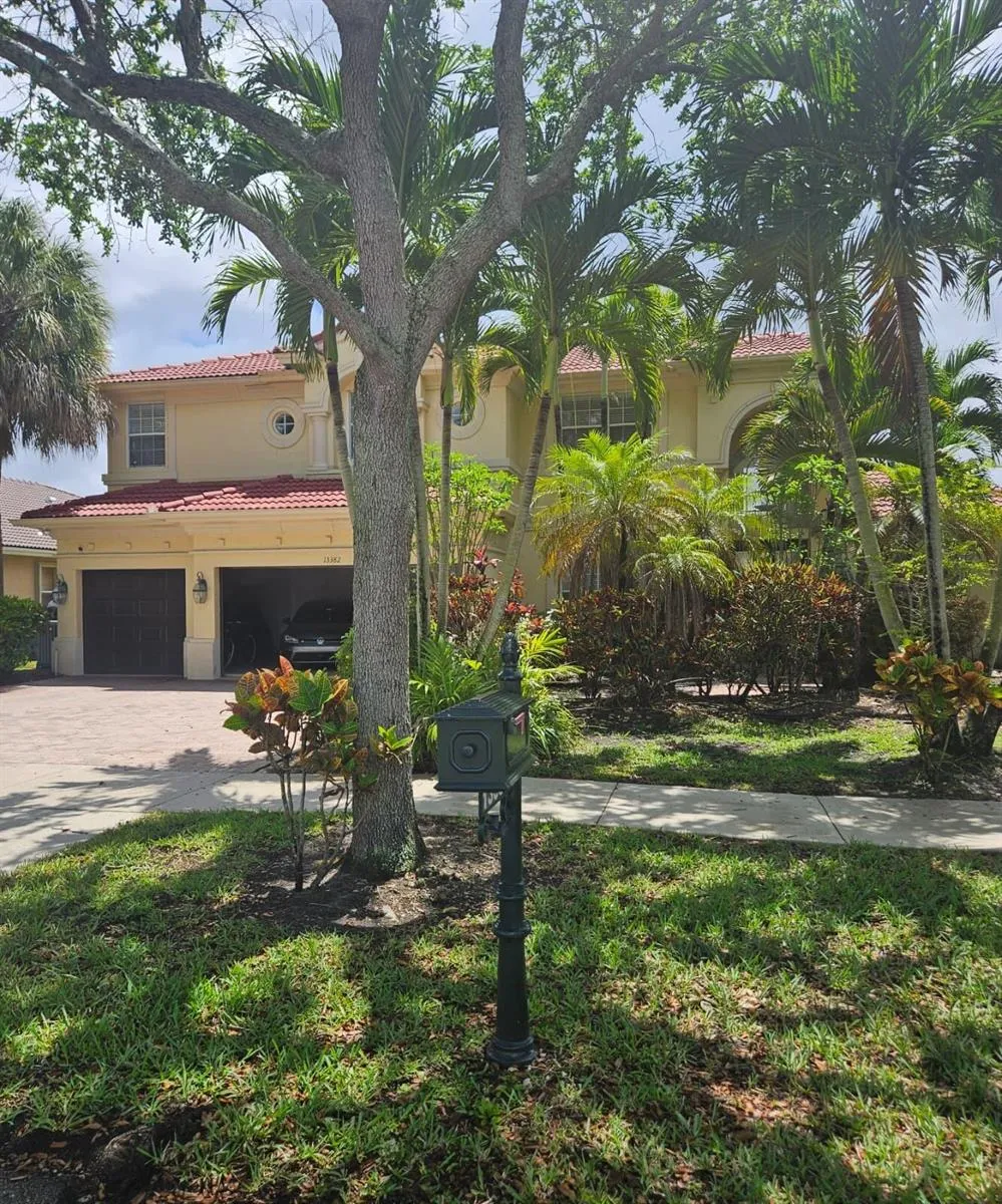 13382 Lakepointe Circle Cooper City, FL 33330