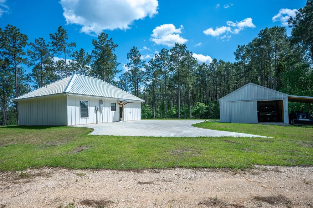 1068 County Road 3200 Colmesneil, TX 75938