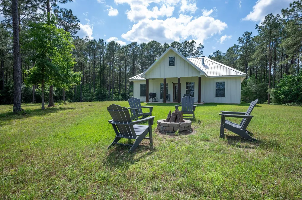 1068 County Road 3200 Colmesneil, TX 75938