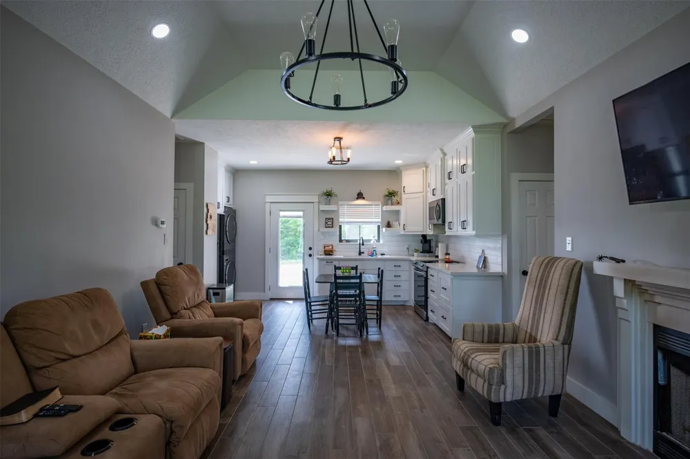 1068 County Road 3200 Colmesneil, TX 75938