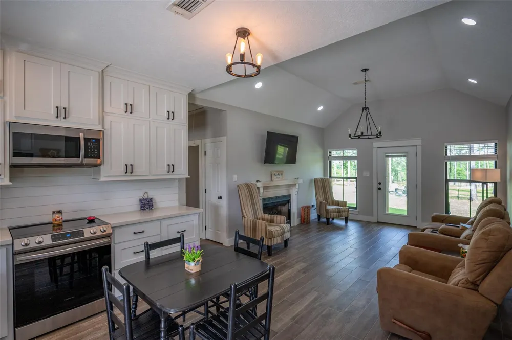 1068 County Road 3200 Colmesneil, TX 75938