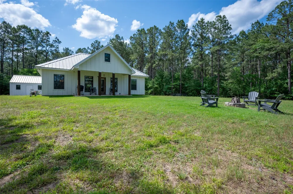 1068 County Road 3200 Colmesneil, TX 75938