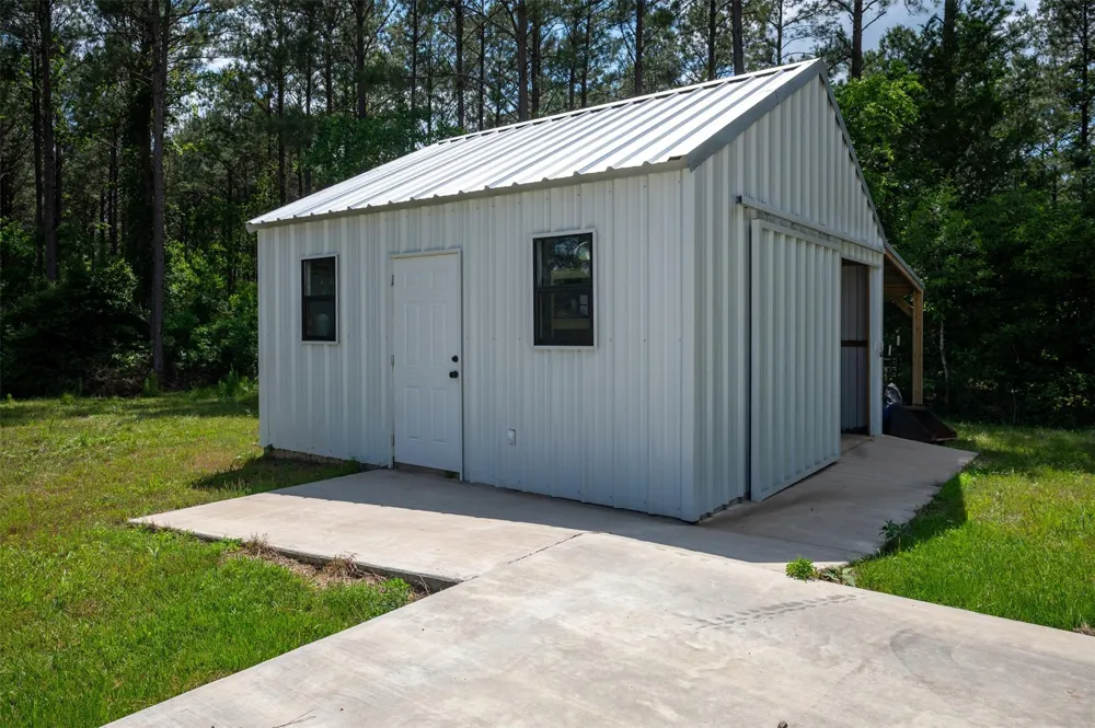 1068 County Road 3200 Colmesneil, TX 75938
