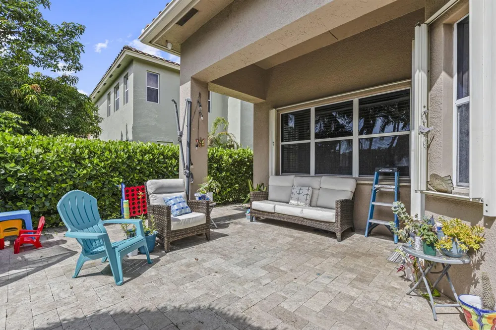 455 Cresta Circle West Palm Beach, FL 33413
