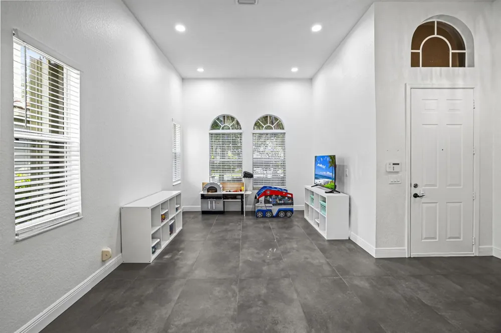 455 Cresta Circle West Palm Beach, FL 33413