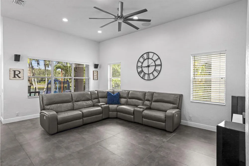 455 Cresta Circle West Palm Beach, FL 33413