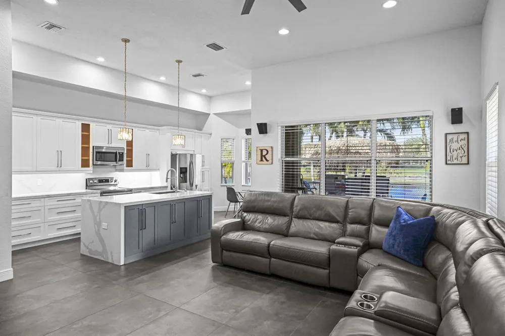 455 Cresta Circle West Palm Beach, FL 33413