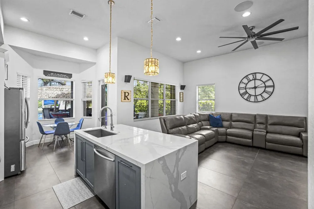 455 Cresta Circle West Palm Beach, FL 33413