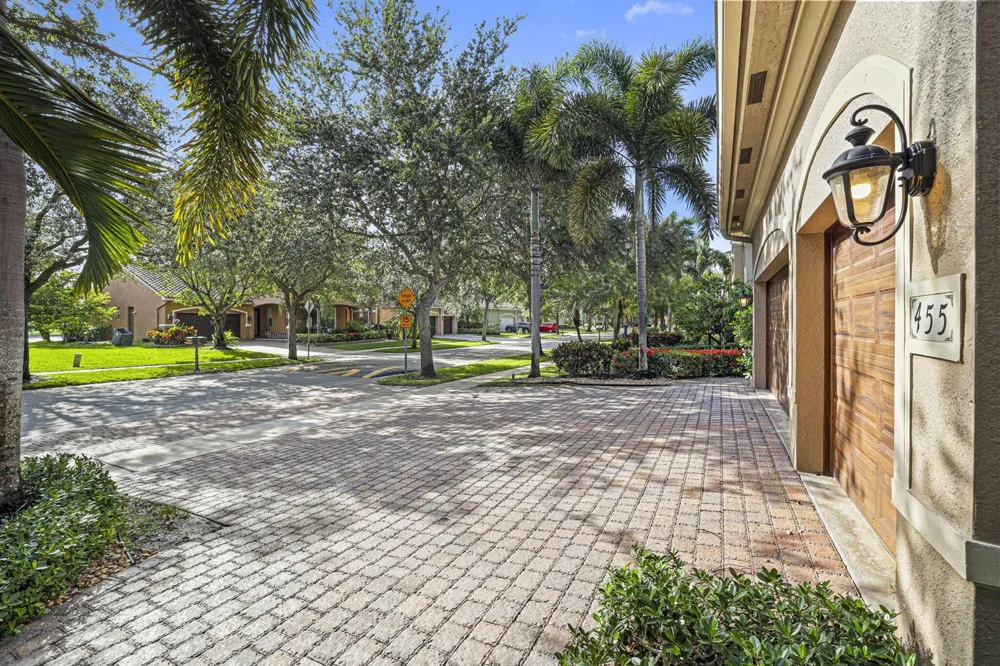 455 Cresta Circle West Palm Beach, FL 33413