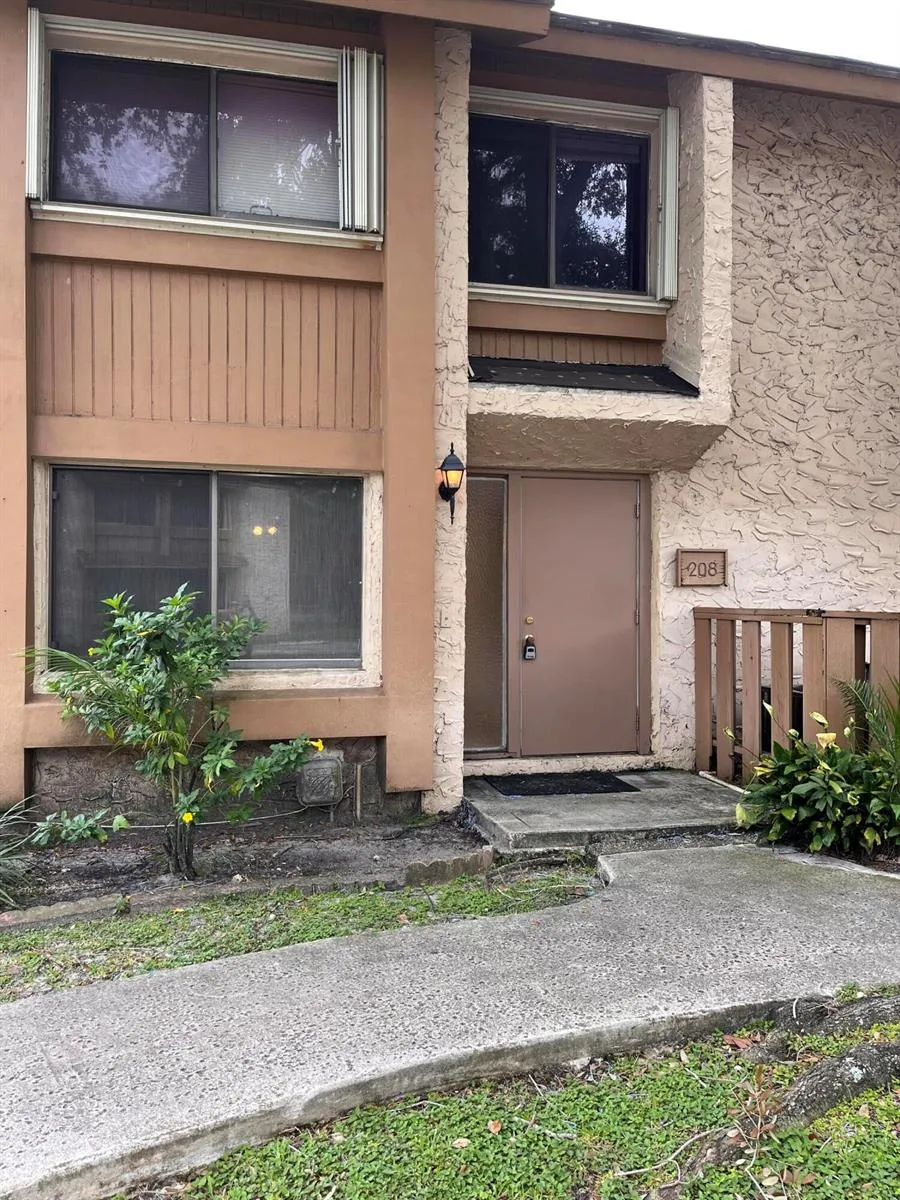 208 Wimbledon Lake Drive #208 Plantation, FL 33324