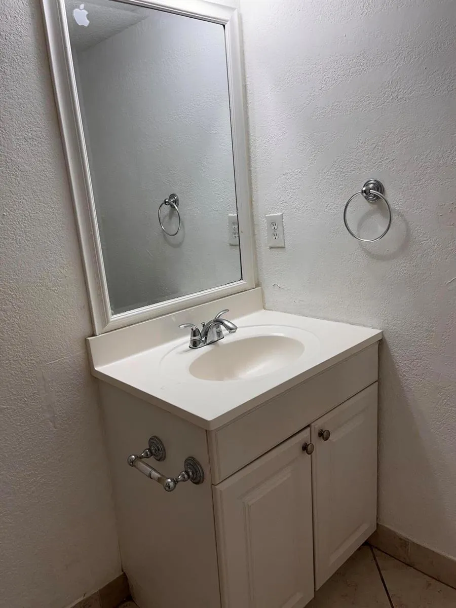 208 Wimbledon Lake Drive #208 Plantation, FL 33324
