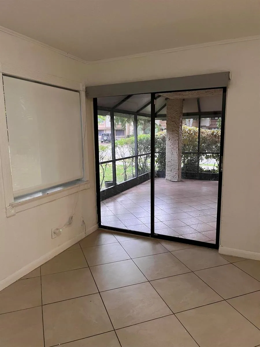 208 Wimbledon Lake Drive #208 Plantation, FL 33324