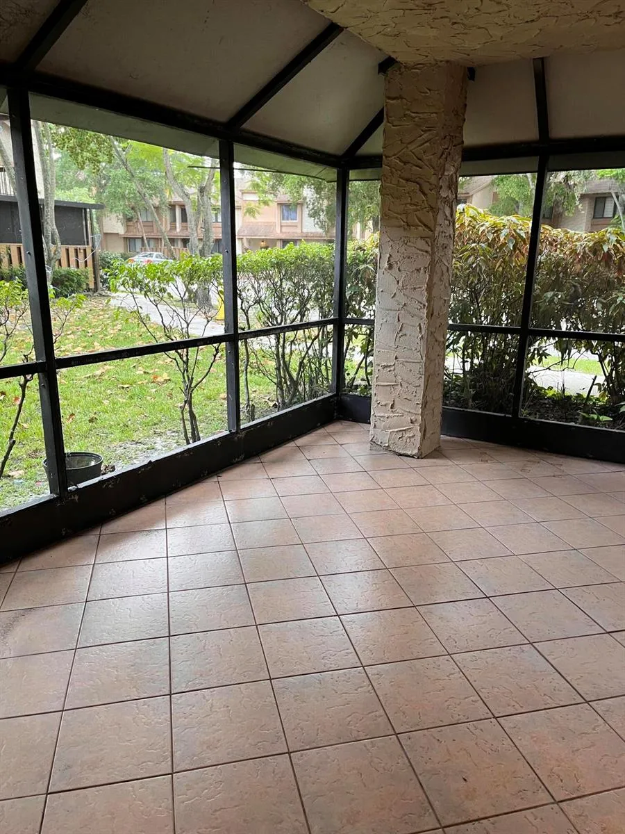 208 Wimbledon Lake Drive #208 Plantation, FL 33324