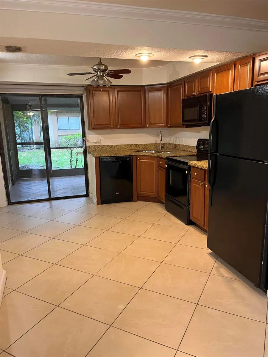 208 Wimbledon Lake Drive #208 Plantation, FL 33324