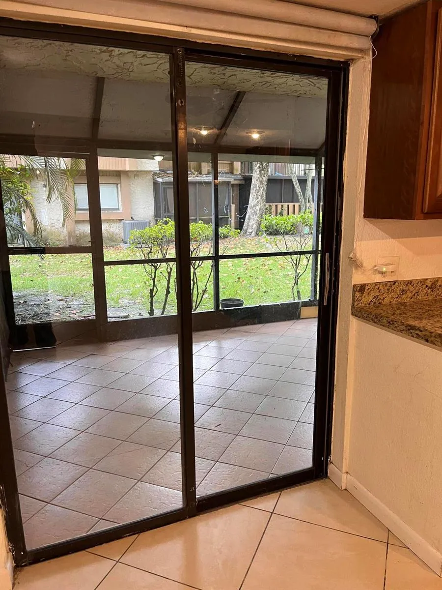 208 Wimbledon Lake Drive #208 Plantation, FL 33324