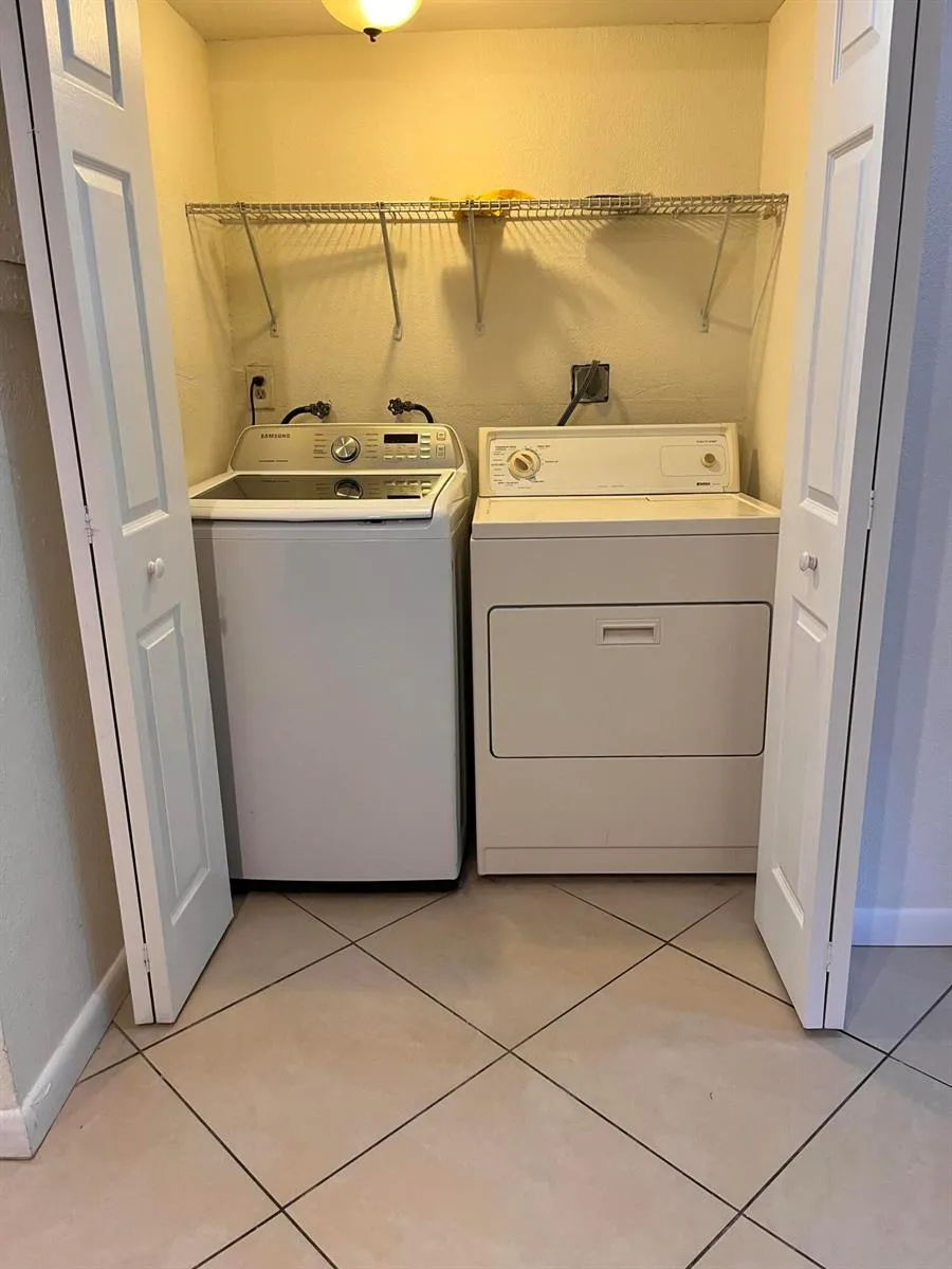 208 Wimbledon Lake Drive #208 Plantation, FL 33324